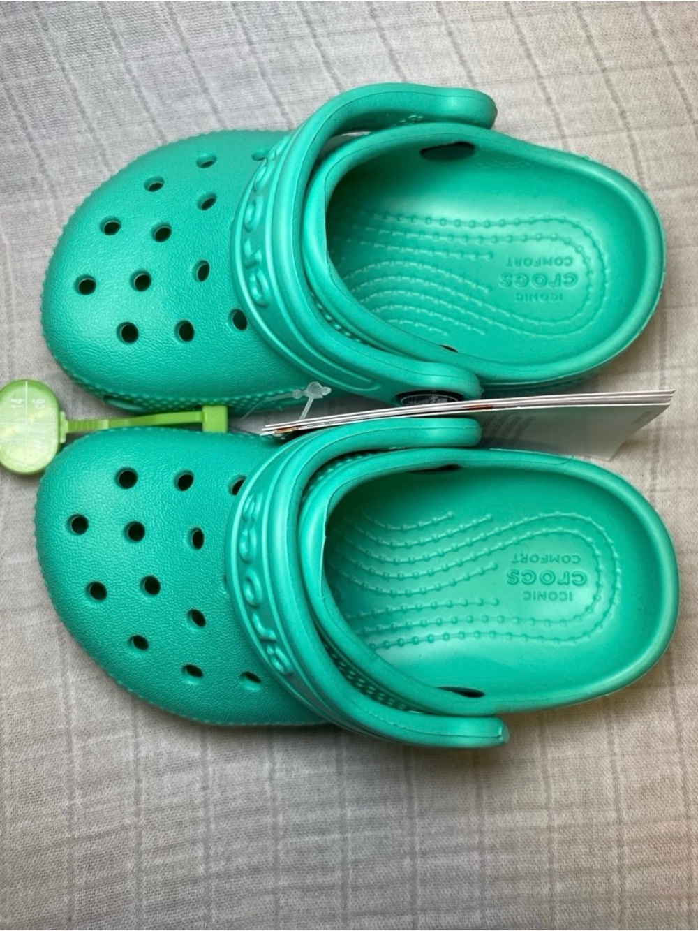 Classic Crocs - Picture 2 of 4